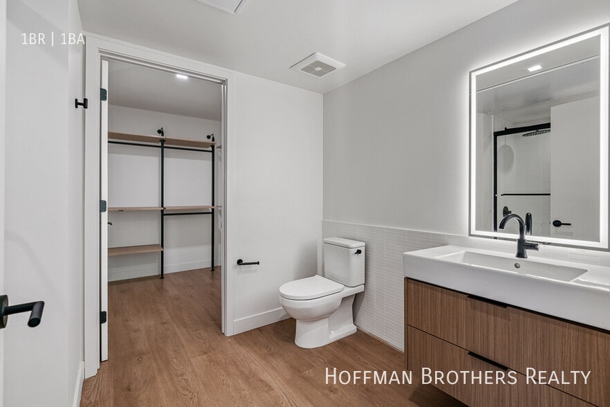 Building Photo - 10700 Tabor St