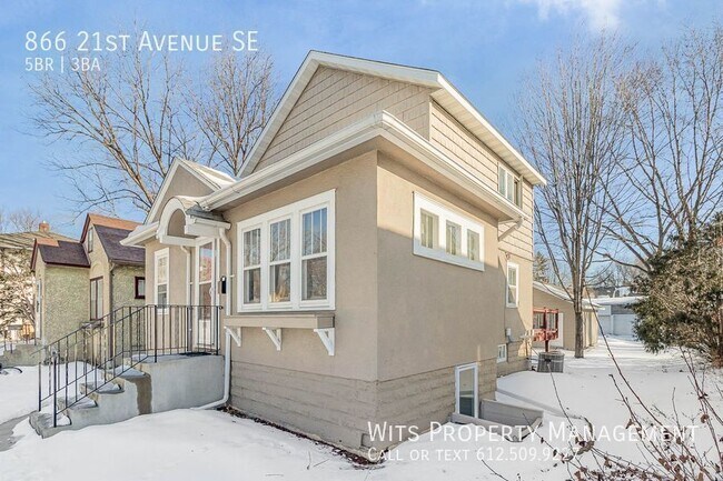 Building Photo - 866 21st Ave SE