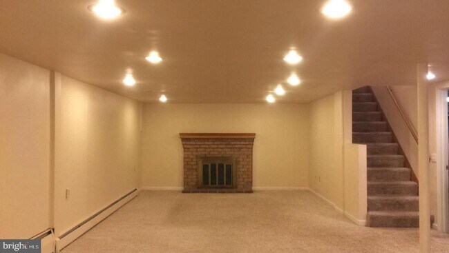 Building Photo - 8105 Canterbury Dr