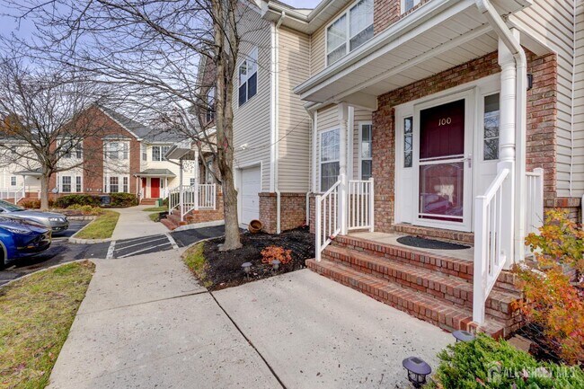 Building Photo - 100 Forest Dr