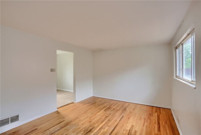 Building Photo - 442 Brierly Ln