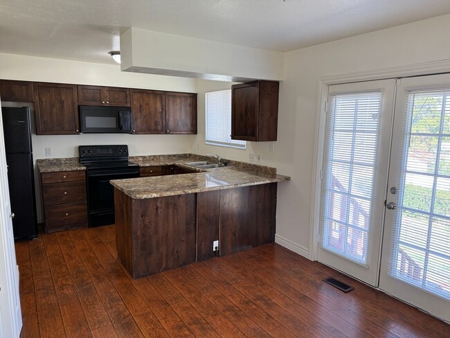 Building Photo - Beautiful five bedroom home
