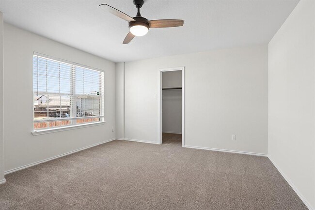 Building Photo - 709 Hummingbird Ln