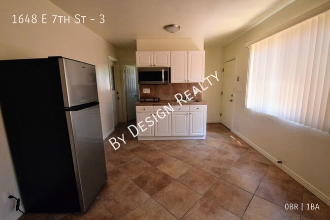 Building Photo - Studio Space with ALL UTILITIES INCLUDED - Walk to UofA