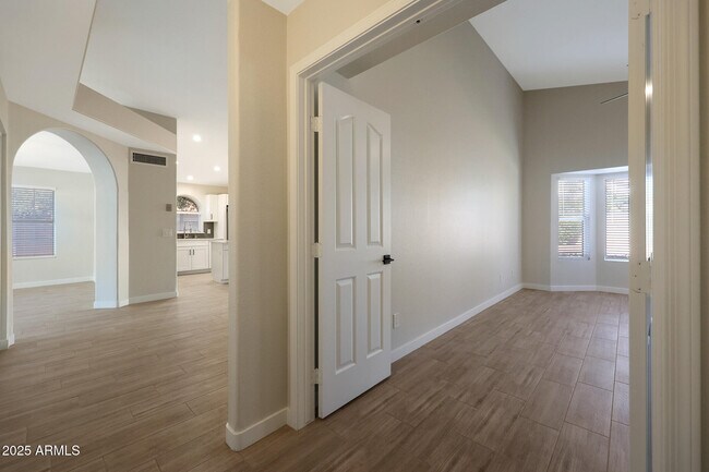 Building Photo - 5616 E Gelding Dr
