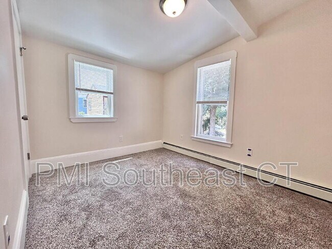 Building Photo - 32 Starr St