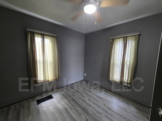 Building Photo - 709 Kern St