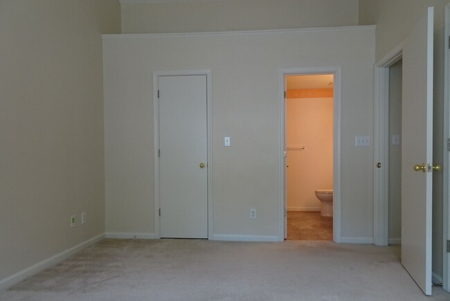 Building Photo - 2 Bedroom 2 bath rental in Bristol Commons...