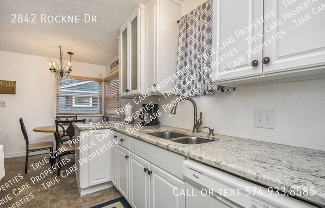 Building Photo - 2842 Rockne Dr