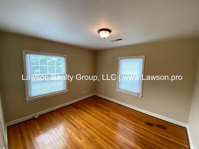 Building Photo - Charming South Roanoke Two Bedroom-One Lev...