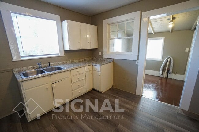 Building Photo - 7837 Churchill Dr