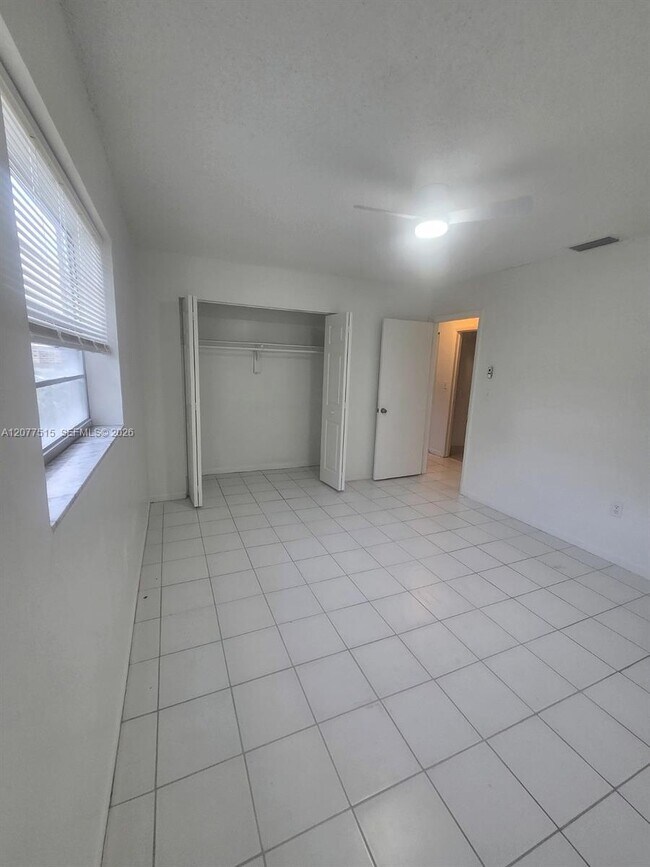 Building Photo - 4030 SW 61st Ave