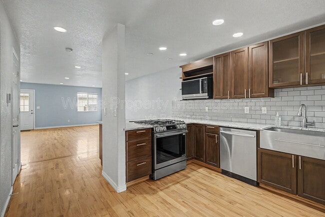 Building Photo - 133 Galapago St