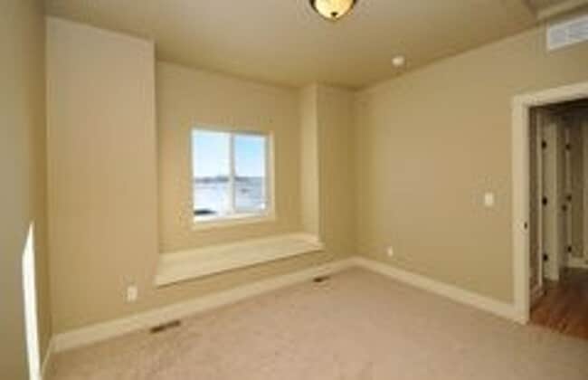 Building Photo - 2127 Cocklebur Ln