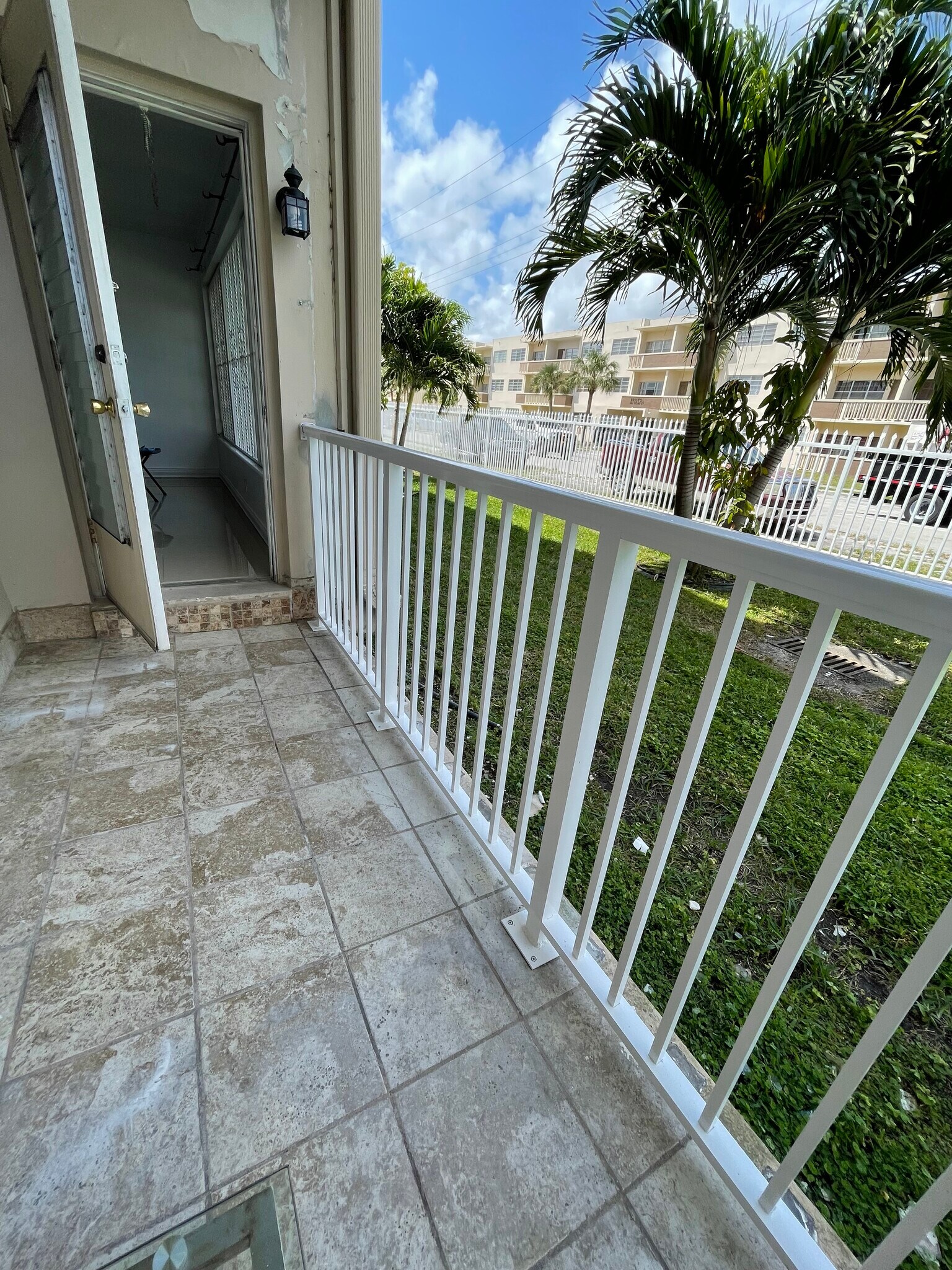 Building Photo - 1460 NE 169th St