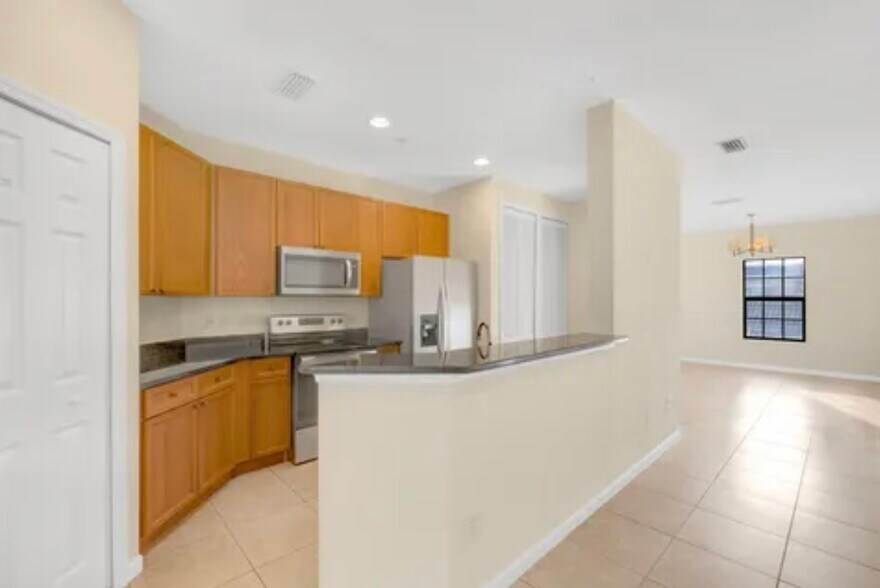 Building Photo - 145 Calle El Jardin