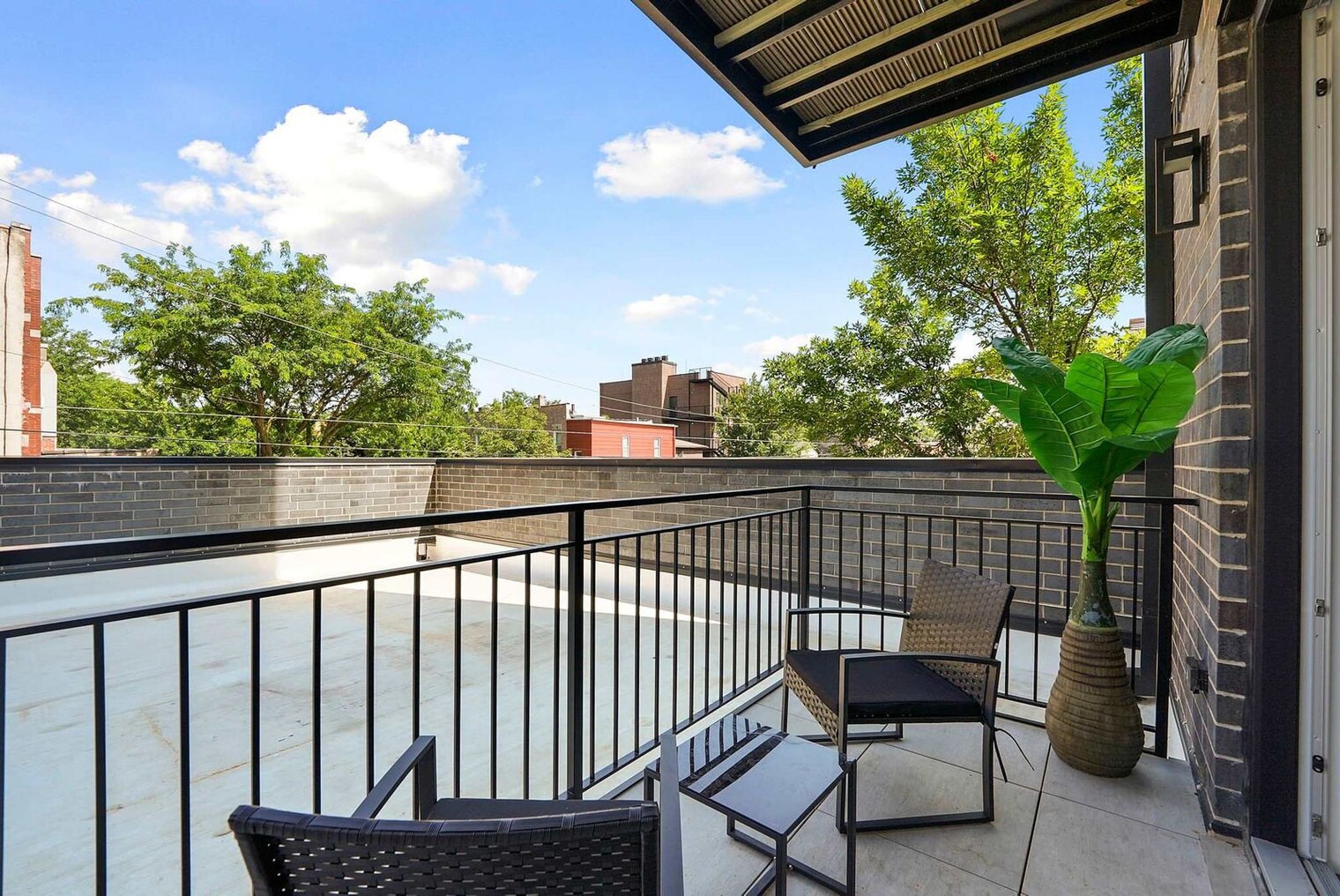 Building Photo - 2344 W Polk St