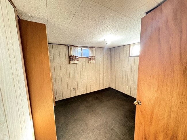 Building Photo - 437 Circleway Dr