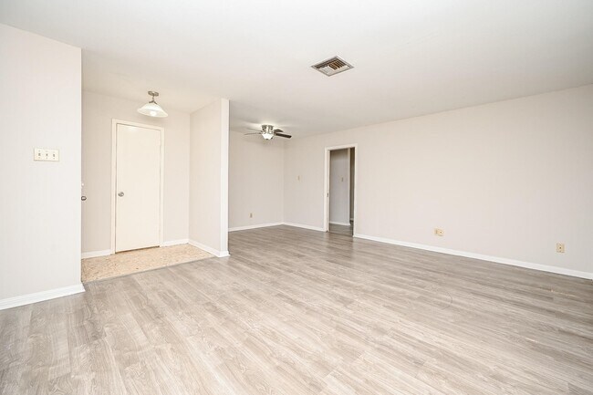 Building Photo - 7878 Leonora St