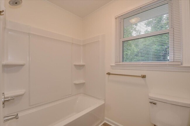 Building Photo - Newly Updated 4 Bed/2 Bath Columbia County...