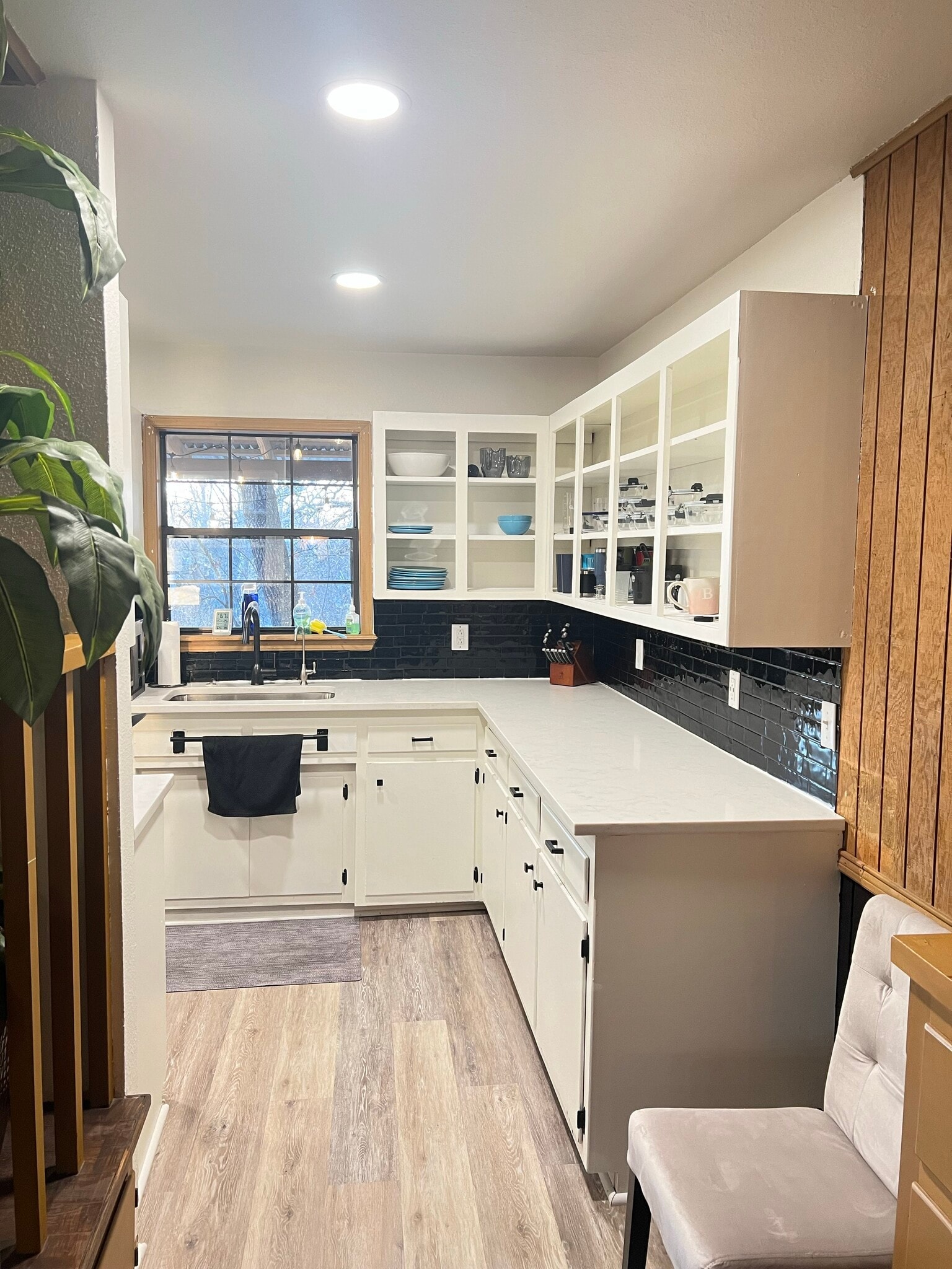 Kitchen - 214 E Cleburn St