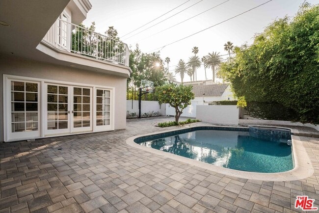 Building Photo - 257 S Oakhurst Dr