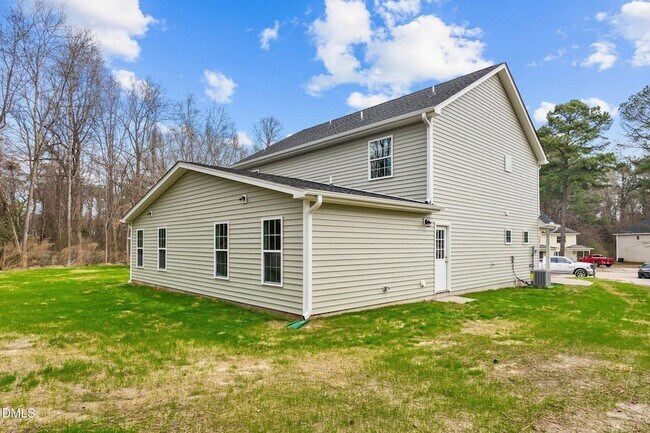 Building Photo - 122 Laura Ln