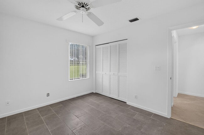 Building Photo - 15415 Summer Lake Dr