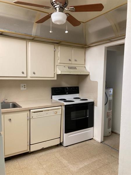 Primary Photo - 7901 Colony Cir S