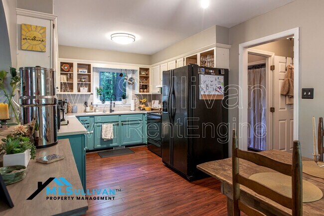 Building Photo - 5623 Lake Elton Rd