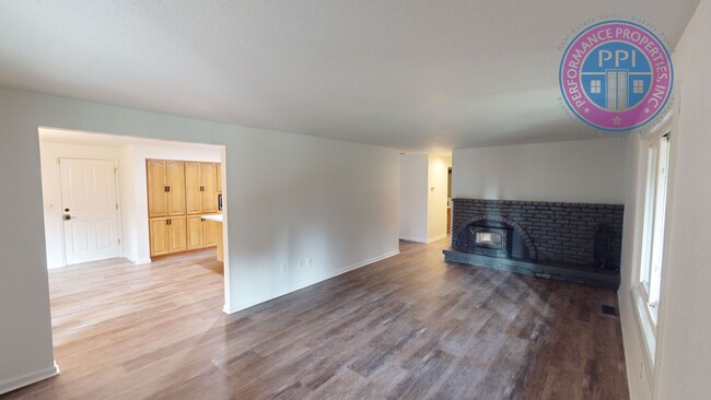 Building Photo - Lake Oswego Gem!!!  Single Level Ranch - N...