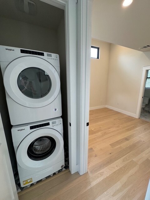 Building Photo - 1101 1/2 Fiesta St