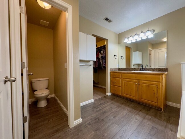 Building Photo - 634 E 60 S