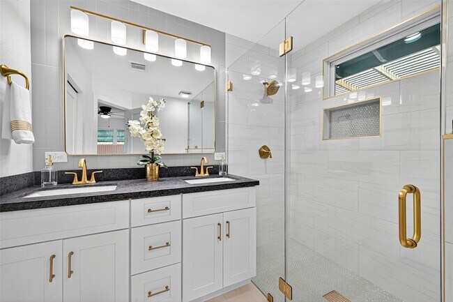 Building Photo - 4030 Woodshire St