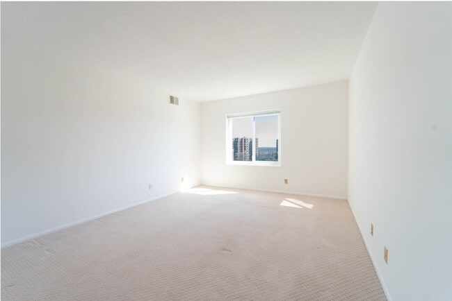 Building Photo - 8370 Greensboro Dr