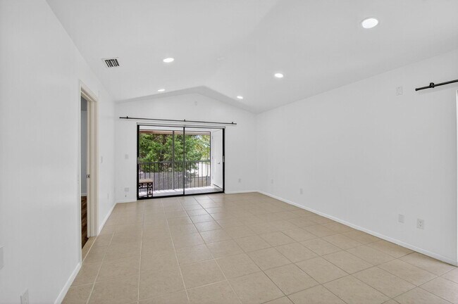 Building Photo - 5151 W Club Cir