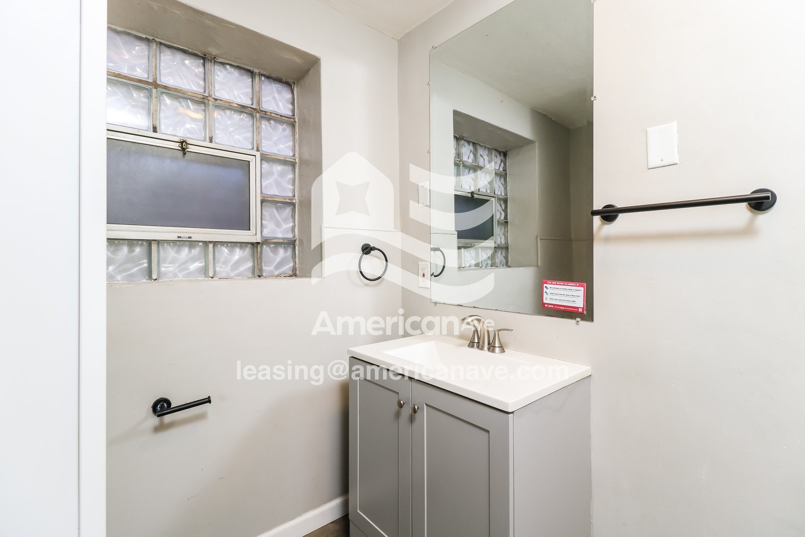 Building Photo - 3711 S Spring Ave