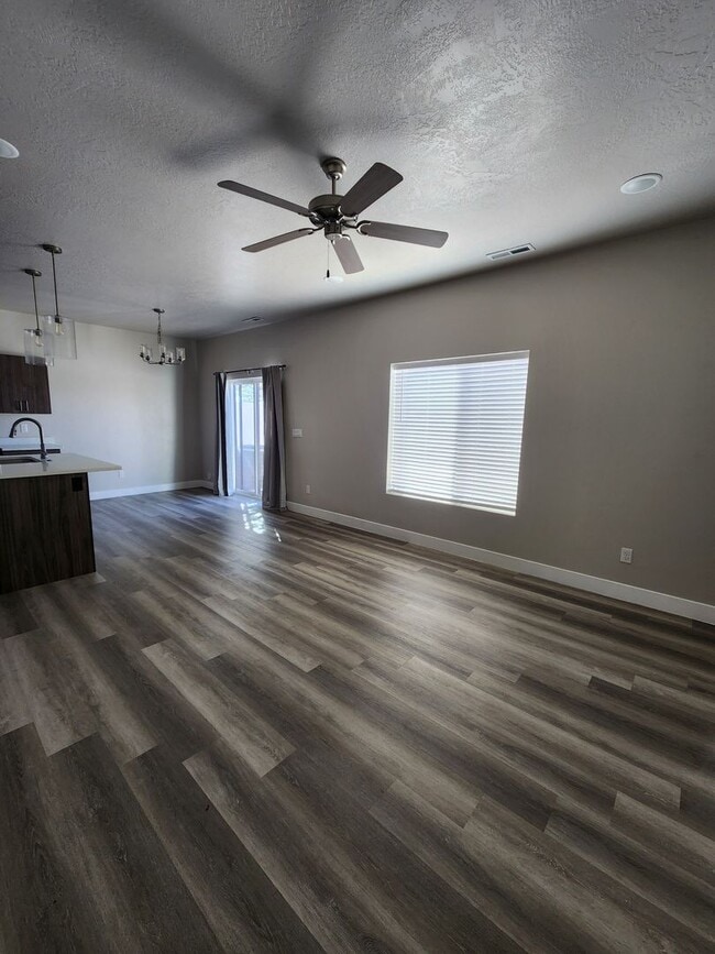 Building Photo - Modern 3-Bedroom Home with Balcony for Ren...