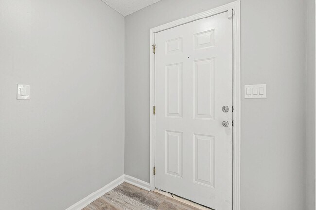 Building Photo - 8066 Woodlake Dr