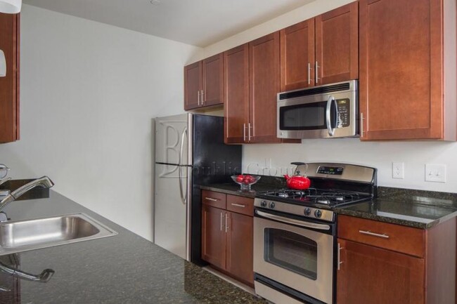 Building Photo - 3 bedroom in NEW YORK NY 10006