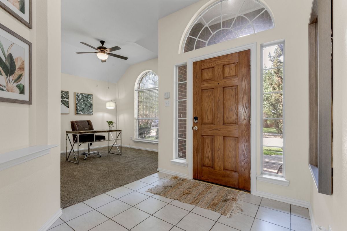 Building Photo - 1438 Royal Oaks Dr