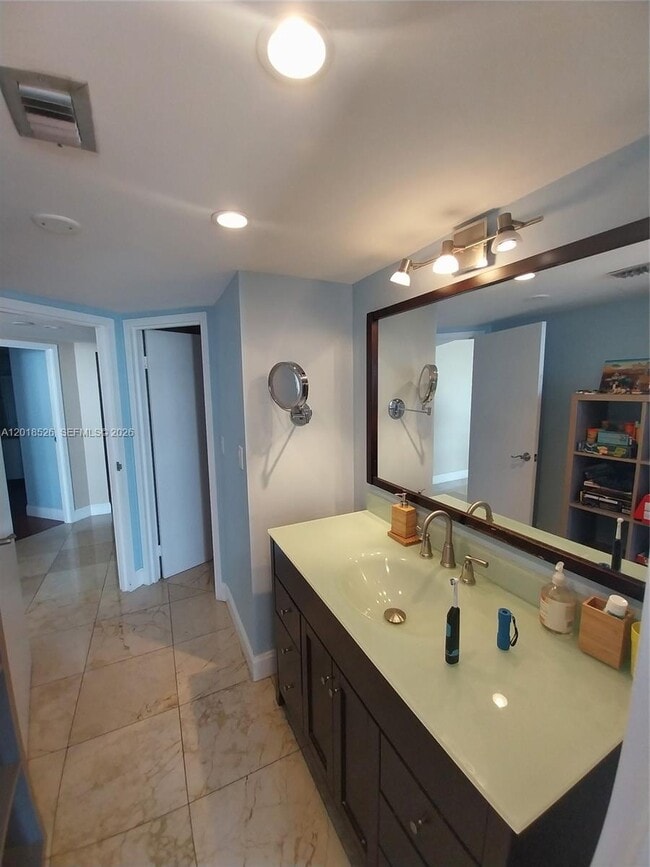 Building Photo - 2333 Brickell Ave