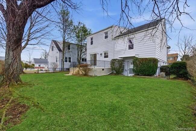 Building Photo - 73 Ewart St