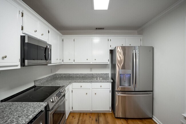 Building Photo - 537 Cedar Rock Dr