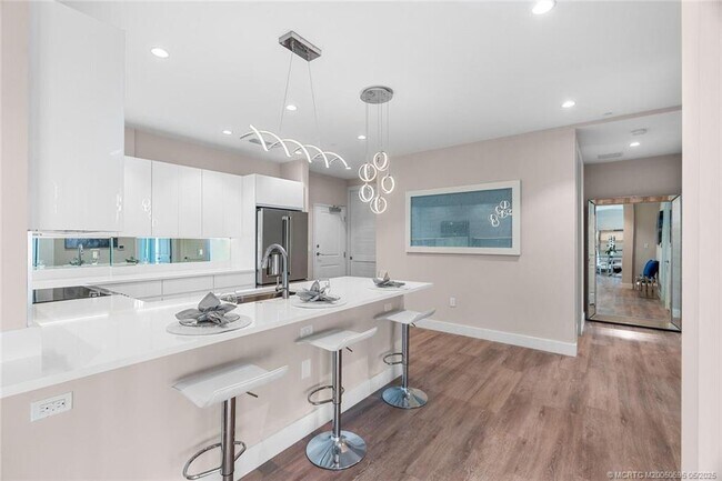 Building Photo - 41 SW Seminole St