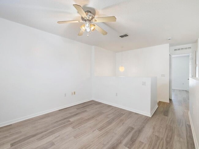 Building Photo - 981 SW McElroy Ave