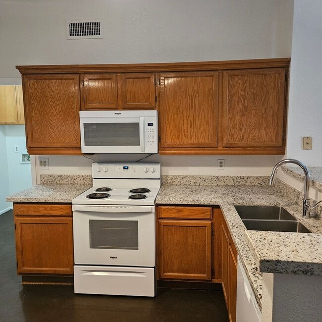 Building Photo - 3 Bedroom 2 Bath SFR Peoria AZ