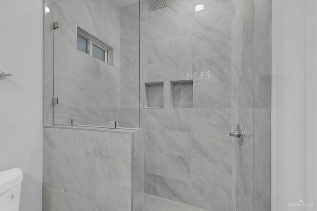 Building Photo - 3007 E Ebano St