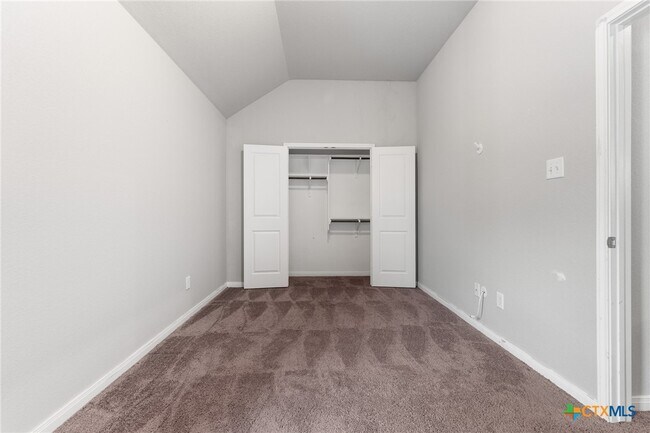 Building Photo - 6206 Golden Gate Dr