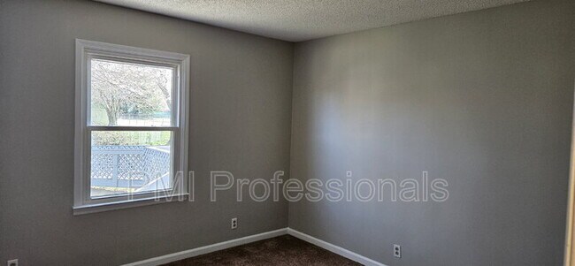 Building Photo - 831 Greenfield Ct